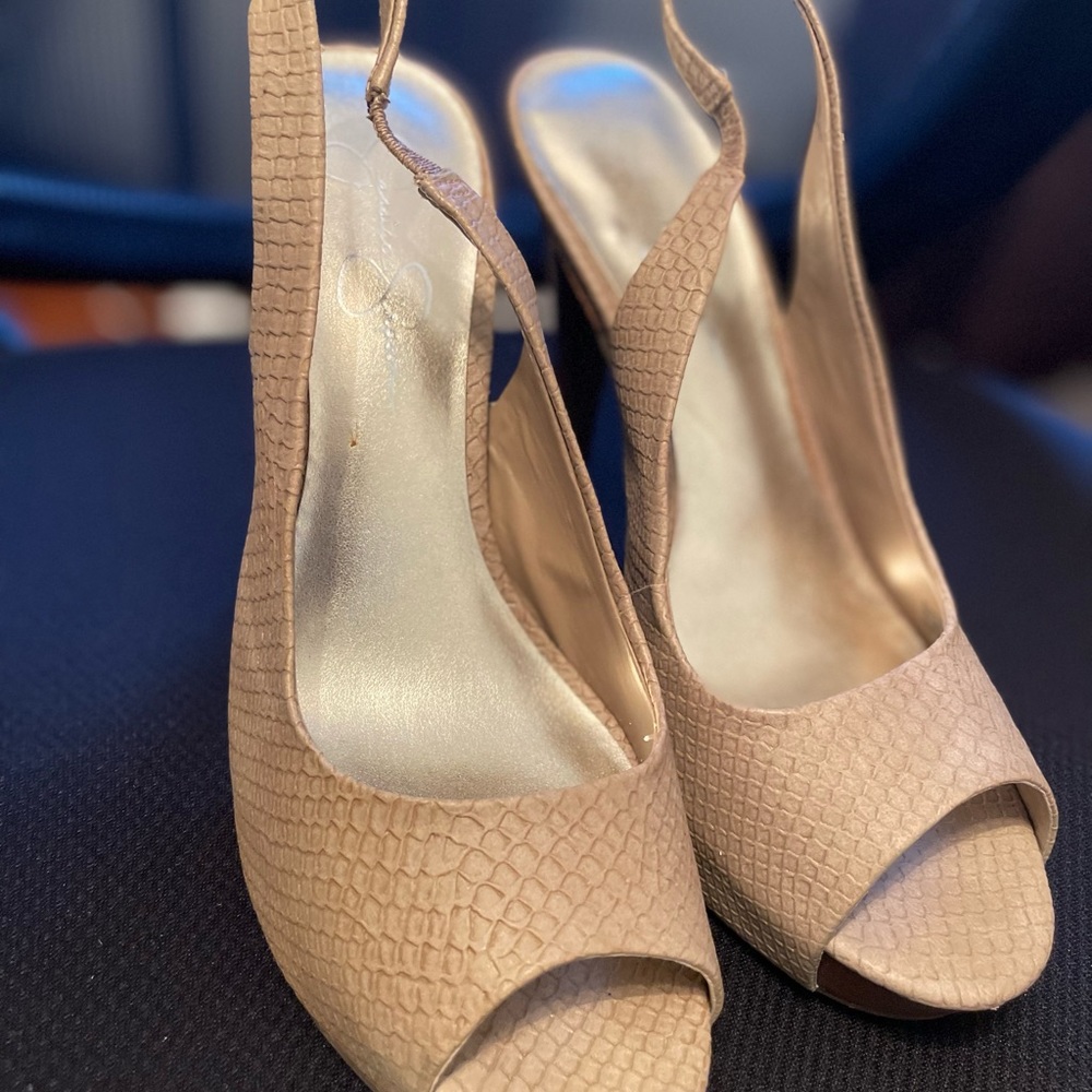 Tan textured Jessica Simpson platform heel, size 8.5